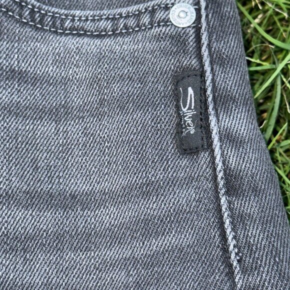 NWT SILVER JEANS "Highly Desirable" High Rise Short in Black Size 27 - Picture 5 of 10